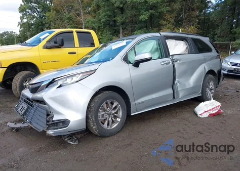 2021 Toyota Sienna Le from USA, damaged, VIN 5TDKRKEC6MS072174
